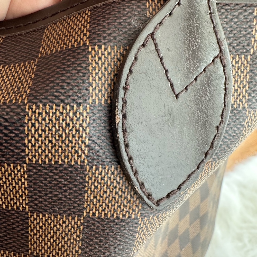 Louis Vuitton Neverfull MM - Picture 8 of 14